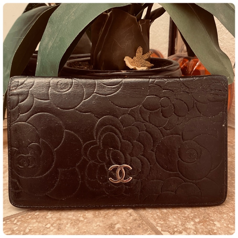 Authentic Chanel camellia, black leather wallet with Certificate of Authenticity